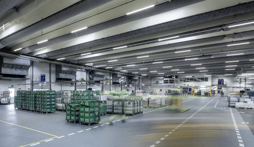 csm_eline_led_lagerhalle_4169d4349e.jpg